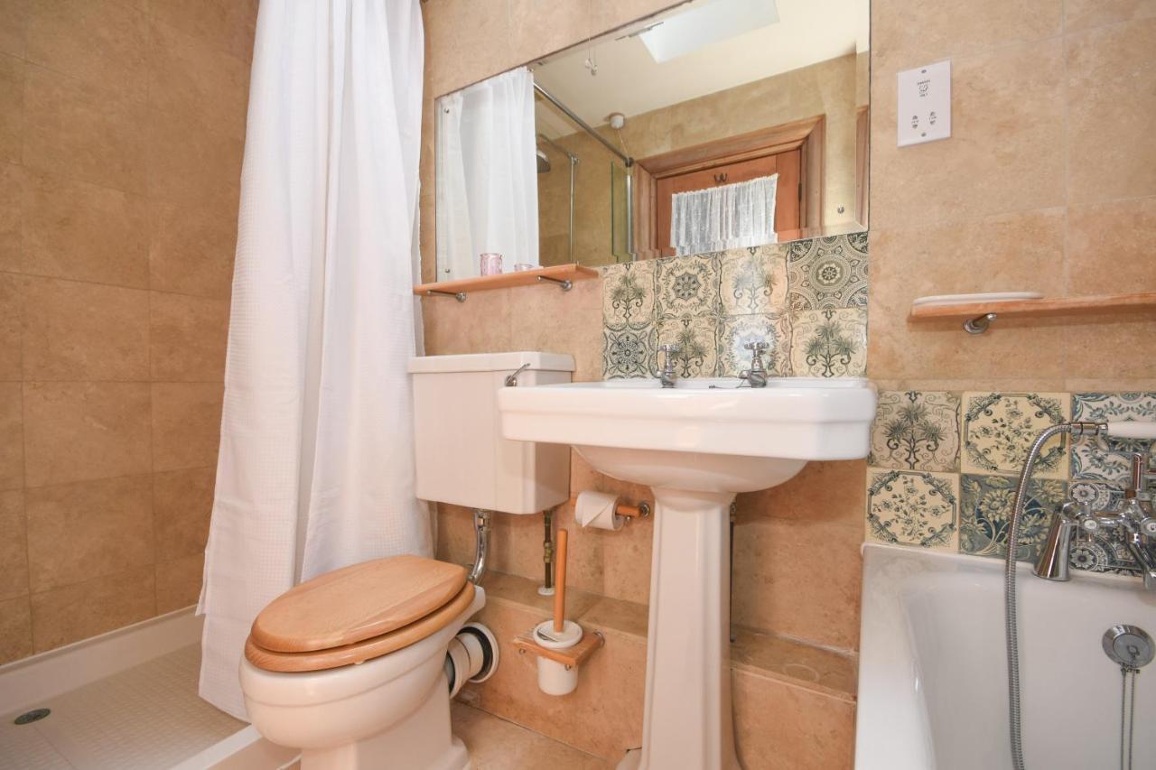 Unique Period One Bedroom House In コルチェスター エクステリア 写真